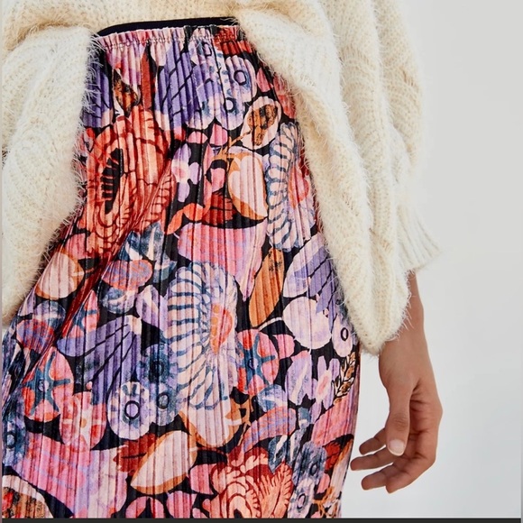Anthropologie Dresses & Skirts - Anthropologie Maeve Tilda Pleated Velvet Skirt 💗